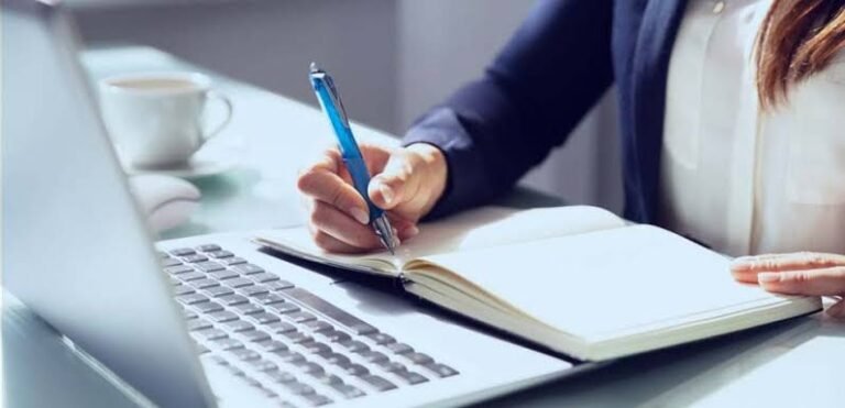How to Become a Marketing Content Writer